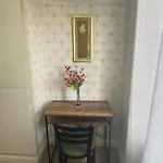 Exquisite Folk Victorian One-bed House: Leeds (West Yorkshire)