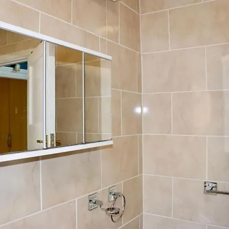 Vakantiehuis Exquisite Folk Victorian One-bed House: *