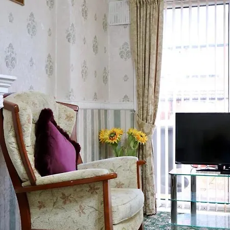 Exquisite Folk Victorian One-bed House: Leeds (West Yorkshire)
