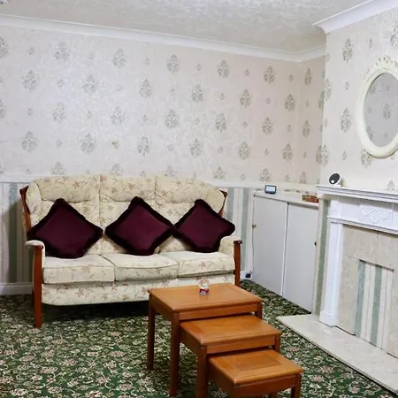 Exquisite Folk Victorian One-bed House: Leeds (West Yorkshire)