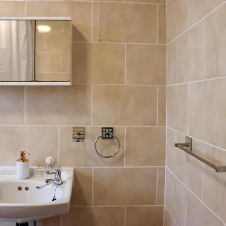 Exquisite Folk Victorian One-bed House: Casa vacanze