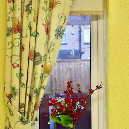 Exquisite Folk Victorian One-bed House: Holiday home Leeds (West Yorkshire)