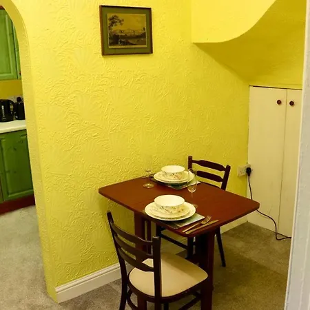 Exquisite Folk Victorian One-bed House: Holiday home Leeds (West Yorkshire)