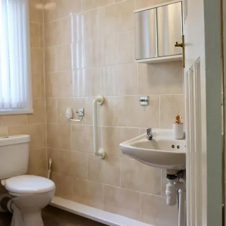 Exquisite Folk Victorian One-bed House: Leeds (West Yorkshire)