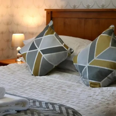 Exquisite Folk Victorian One-bed House: *