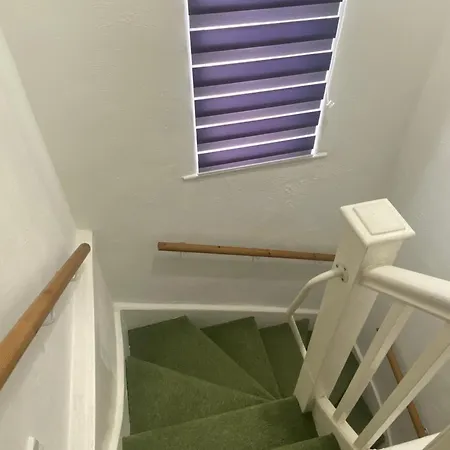 Exquisite Folk Victorian One-bed House: