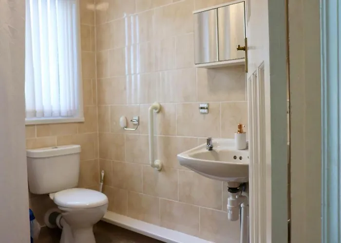 Exquisite Folk Victorian One-bed House: Leeds (West Yorkshire)