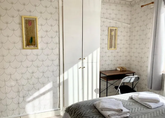 Vakantiehuis Exquisite Folk Victorian One-bed House: