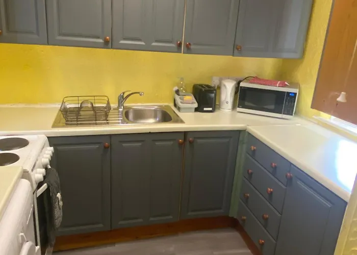 Exquisite Folk Victorian One-bed House: *