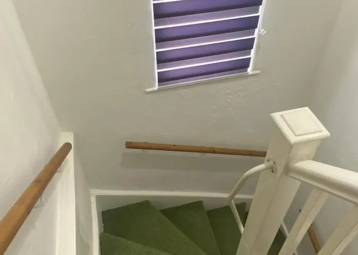 Exquisite Folk Victorian One-bed House: