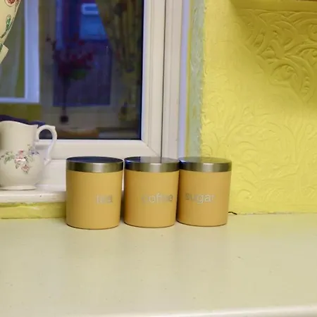 Exquisite Folk Victorian One-bed House: Hébergement de vacances *