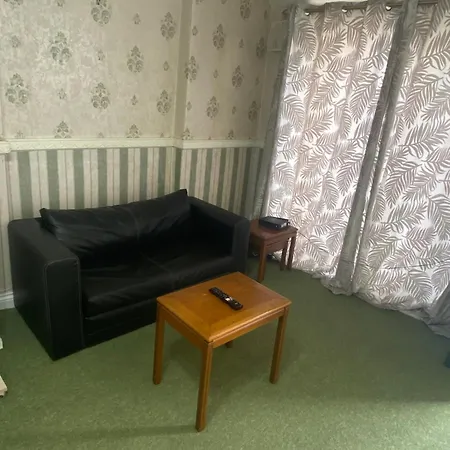 Exquisite Folk Victorian One-bed House: