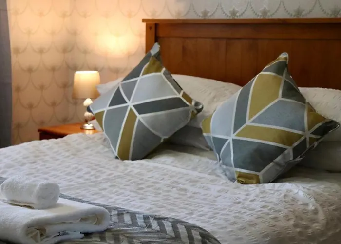 Exquisite Folk Victorian One-bed House: *