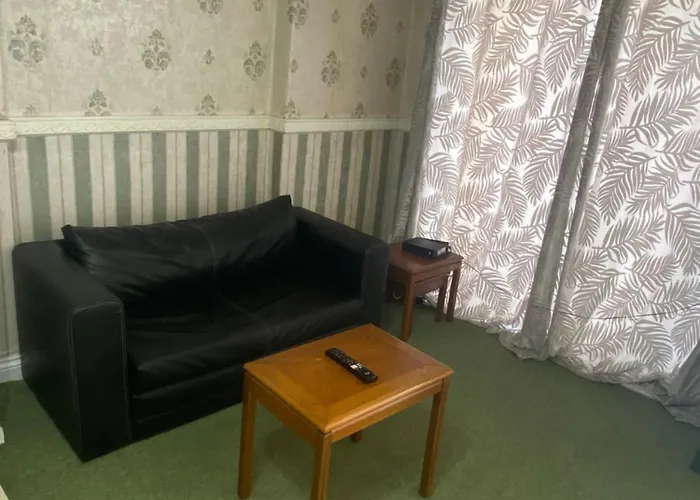 Exquisite Folk Victorian One-bed House: